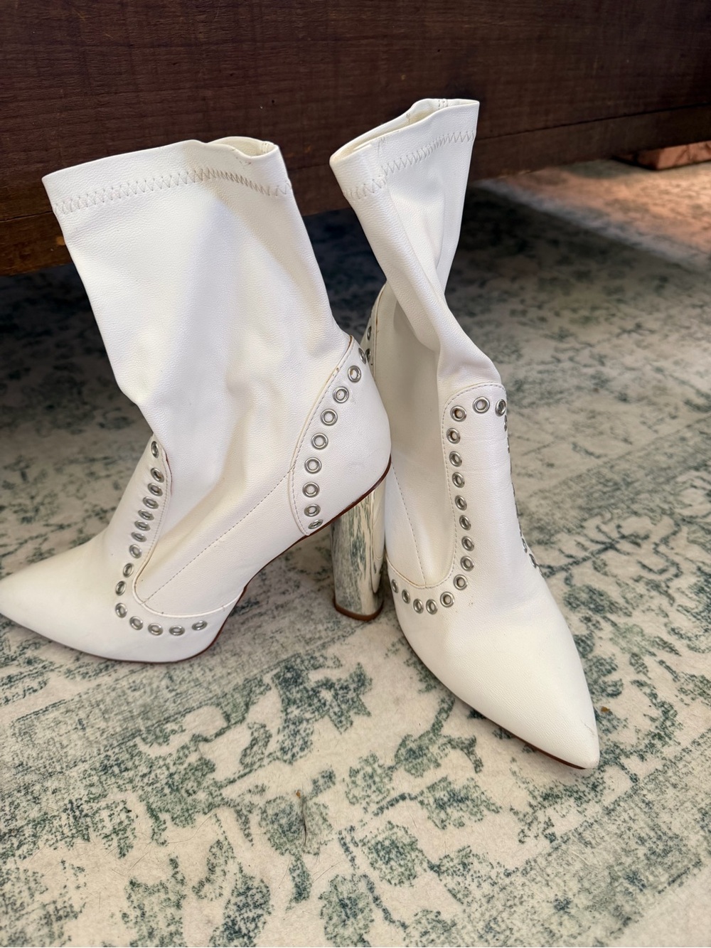 Source Unknown White Pointed-Toe Studded Ankle Boots with Silver Heel